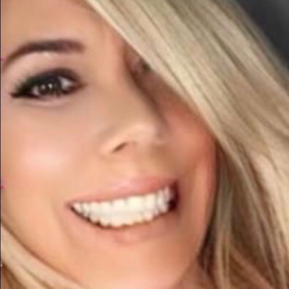 Meet your Posher, Christy - Picture 1 of 1